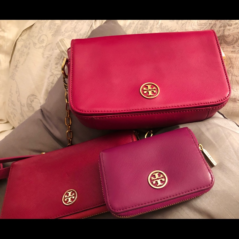 Pretty in Pink Tory Burch cross body purse, matching wallet, & coin purse 👛